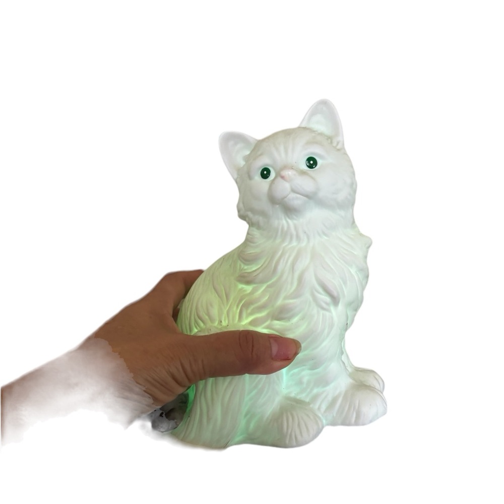 Vintage House of Loyd 1989 of  light kitty with its little mouse.